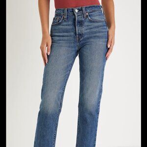 Levi's Wedgie Straight in Medium Wash Size 27